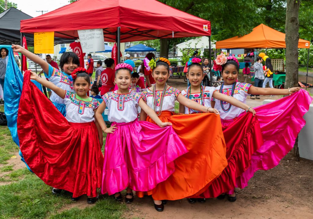 A group of dancers at Mercado Esperanza.